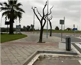 Mupi en rotonda de entrada a La Pineda